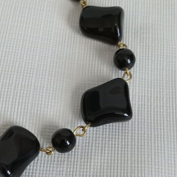 Vintage Shiny Black Faux Stone Beaded Gold Toned Links Single Strand Necklace - Picture 3 of 10